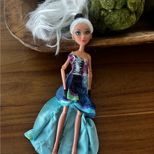 MGA Doll - Project Mc2 Experiments Camryn Nail Polish - Doll With Outfit / EUc